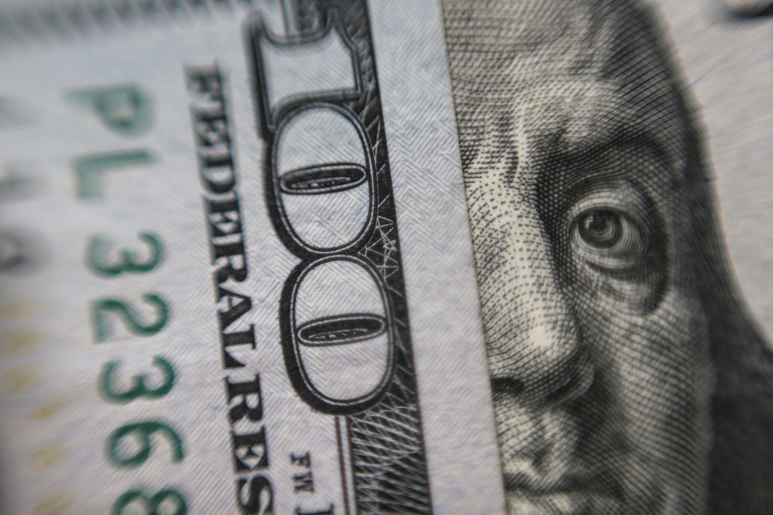 El dólar continúa su tendencia a la apreciación en la plaza local.