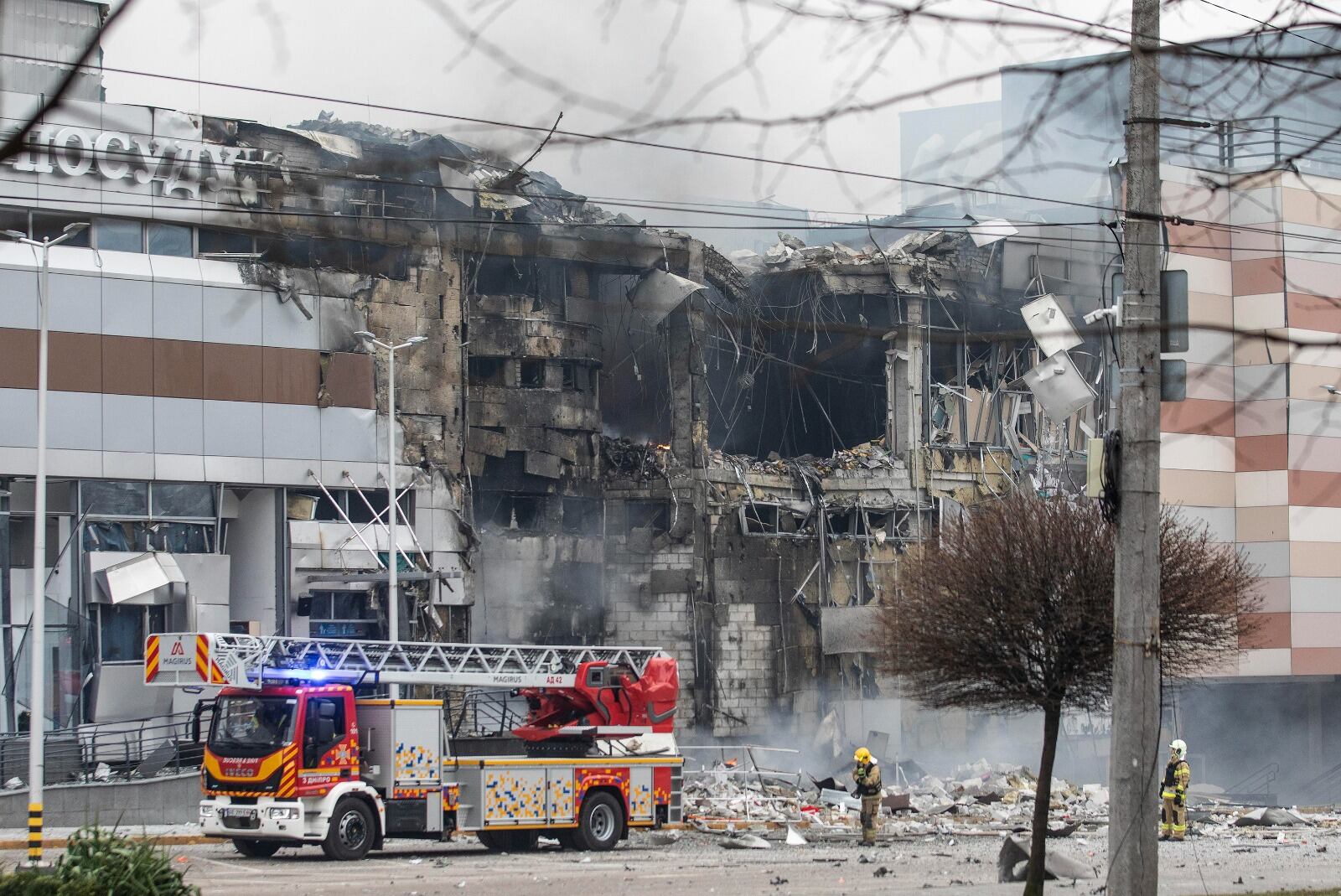 Un misil ruso destruyó un shopping de la ciudad de Dnipró, sudeste de Ucrania.