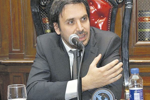 D’Alessio, de saco azul a la derecha, reunido con autoridades del Ministerio de Seguridad. Funcionarios consultados por este diario dijeron que podría tratarse de una reunión en el marco del G-20, en una sala de un edificio de Buenos Aires. La cartera de