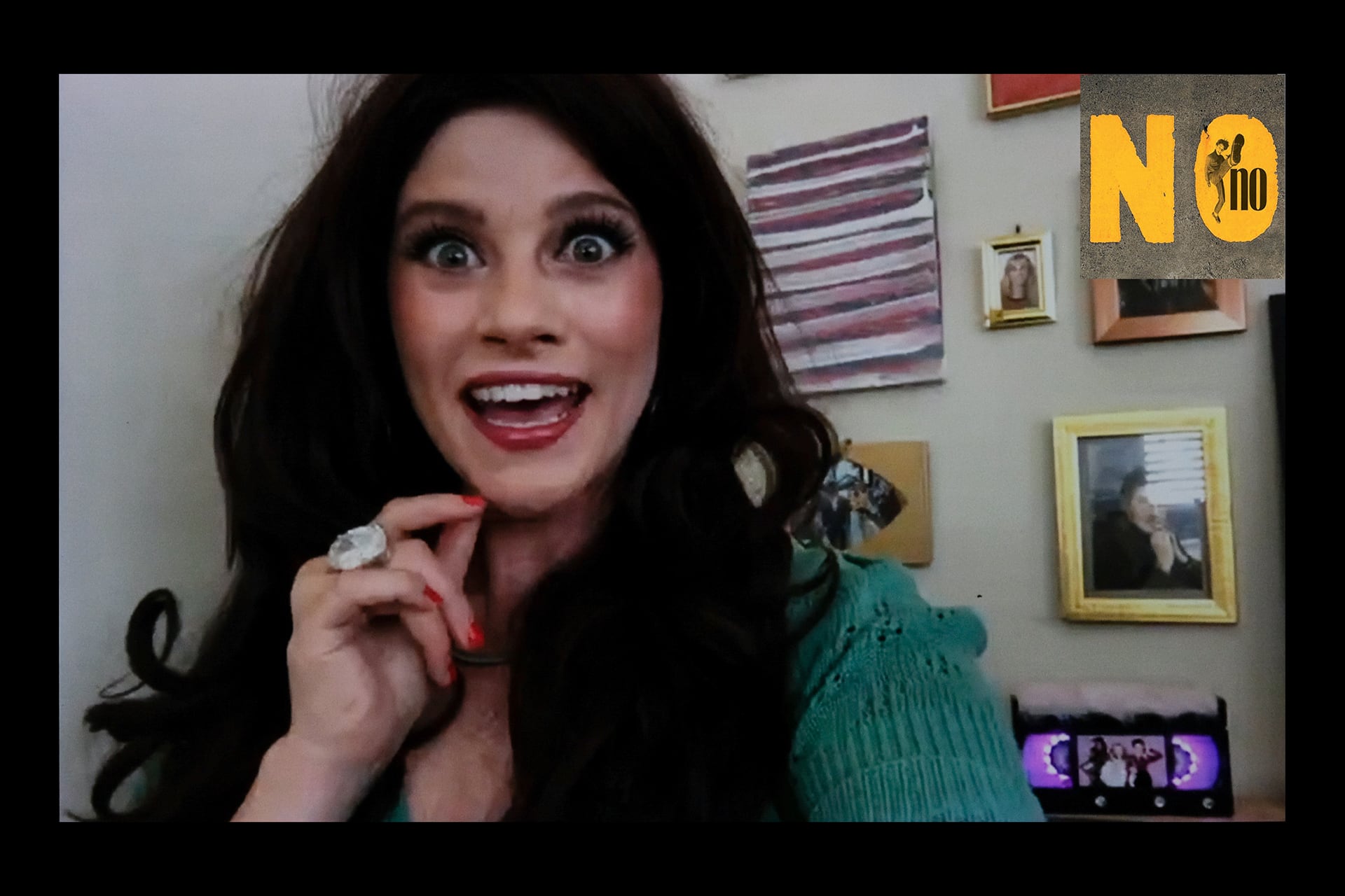 Heather Shapiro protagoniza y dirige El Kimberley Proyect, donde aborda con acidez problemáticas locales y globales. 