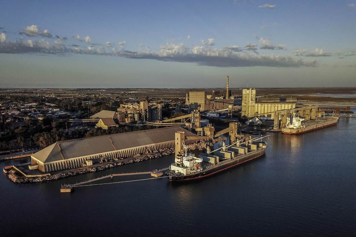 El puerto de Bahia Blanca todavía espera que la decisión que dejaron trascender desde YPF pueda revertirse.