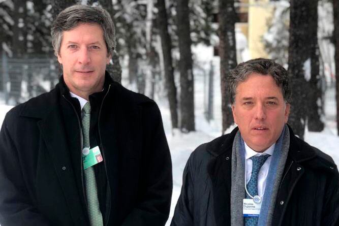 Santiago Bausili junto a Nicolás Dujovne
