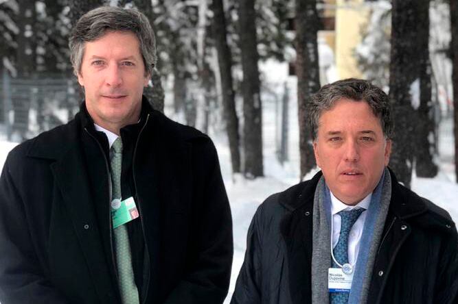 Santiago Bausili junto a Nicolás Dujovne