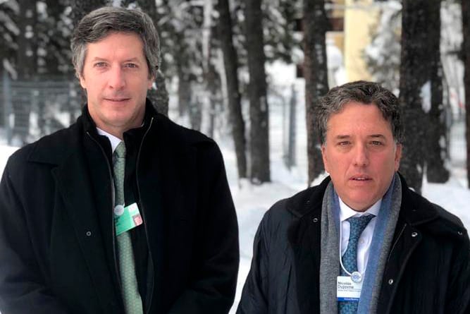 Santiago Bausili junto a Nicolás Dujovne