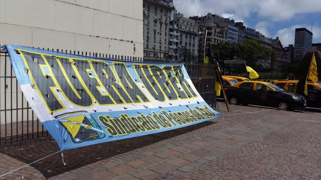"Uber y otras app son una expresión del capitalismo parasitario", afirma Alberto Rodríguez, secretario de la Asociación Taxistas de Capital que es parte de la CTA.