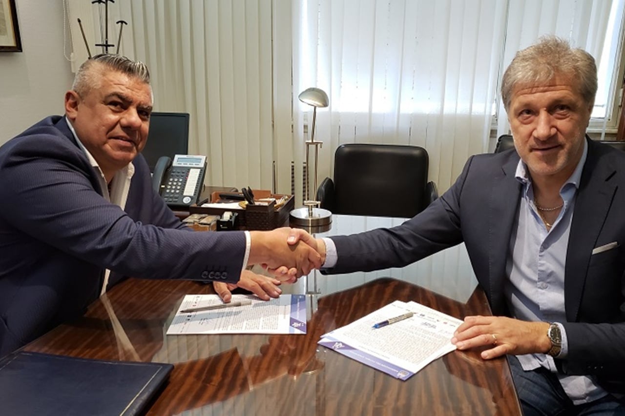 Tapia, presidente de la AFA y Marchi, de FAA.