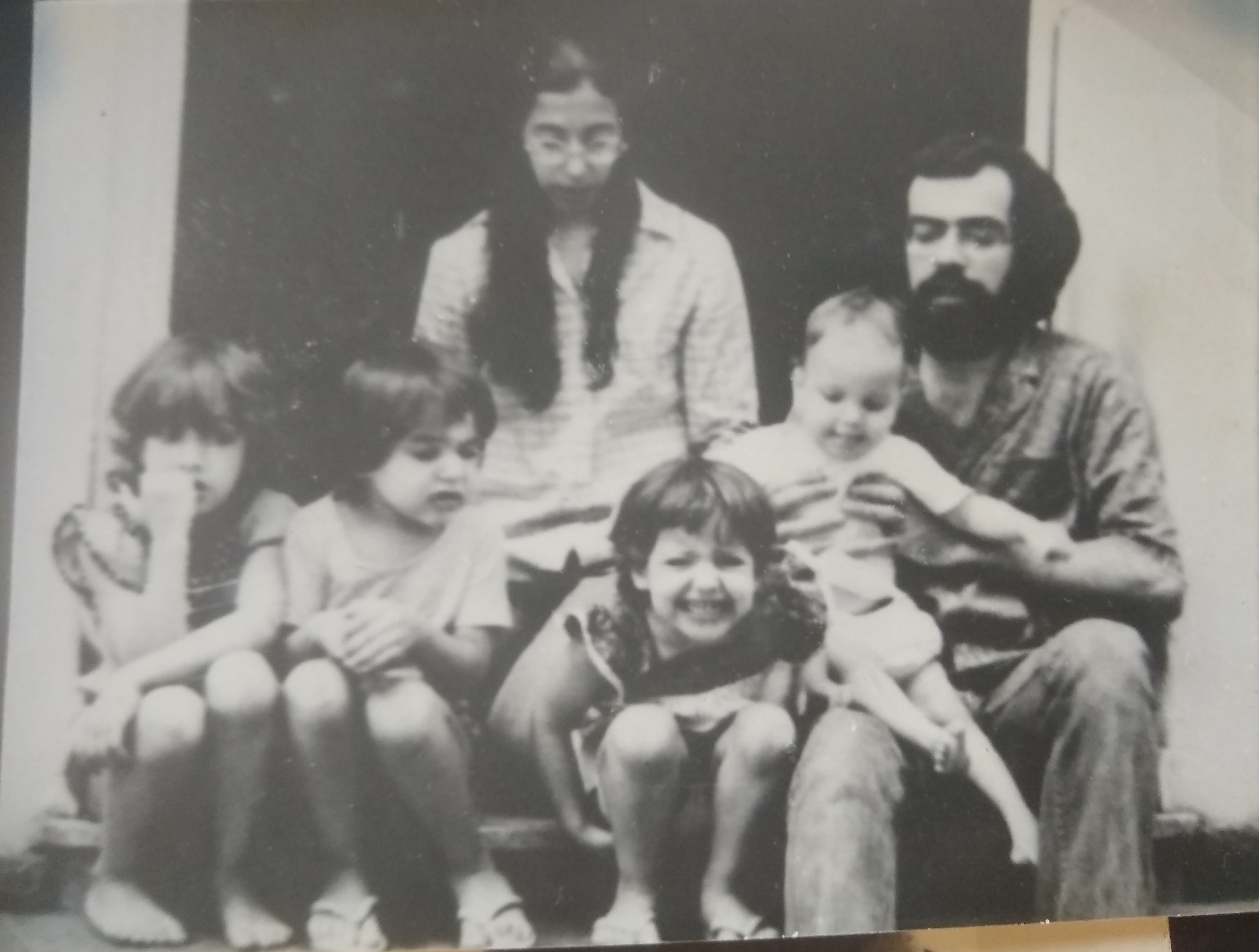 Tenorio con Carmen y cuatro de sus hijos. No llegó a conocer al quinto.