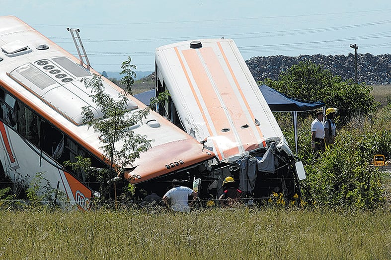 Los ómnibus chocaron poco después de las 11 de la mañana.
