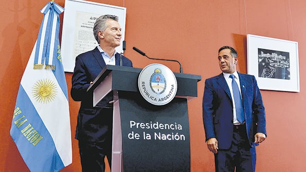 Macri y Finocchiaro relanzaron el año pasado las becas Progresar, ajustadas.