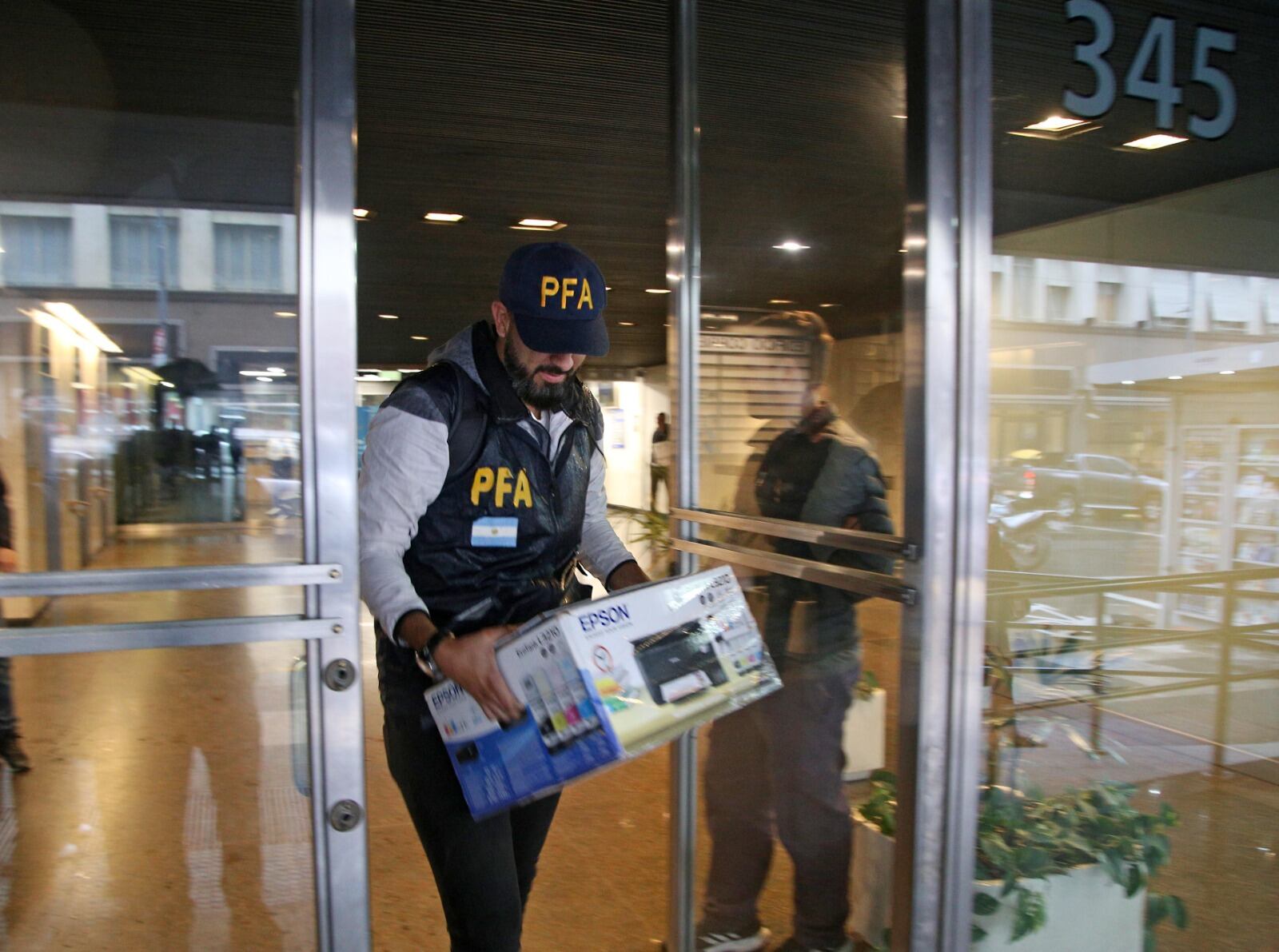 Allanamientos en cuevas y centros operativos. Controles sobre una organización que sigue activa.