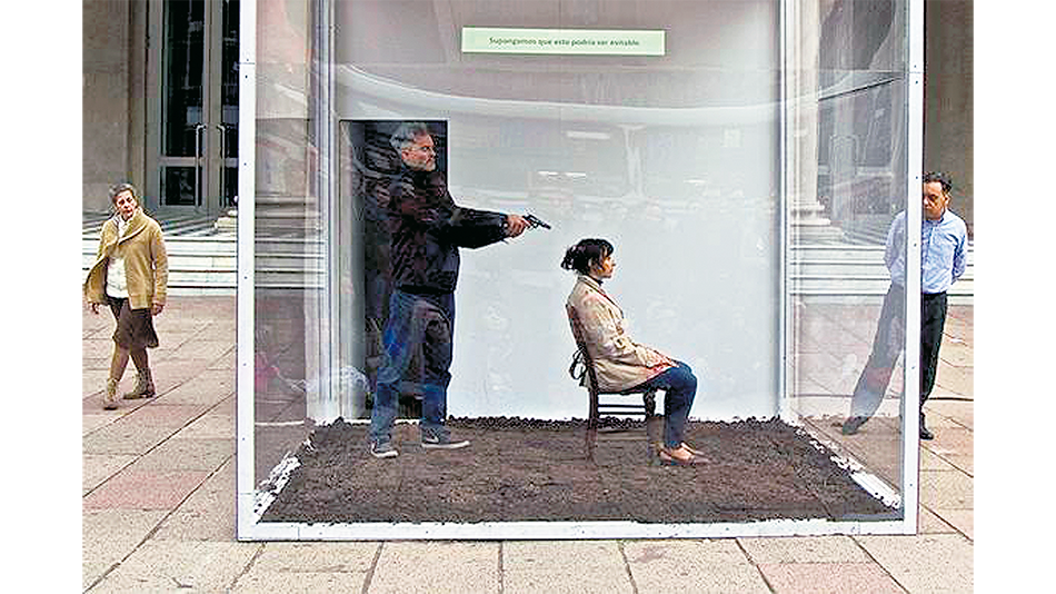 Yo no muero, ya no más es una intervención de 50 minutos montada en la Plaza Seca del Centro Cultural San Martín.