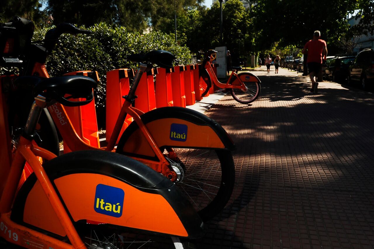 El gobierno de la Ciudad de Buenos Aires amplía la red de ecobicis y suma 20 nuevas estaciones.