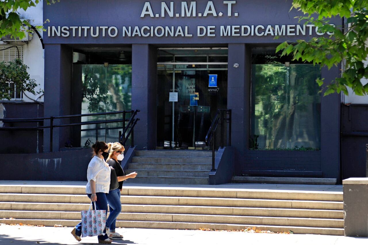 Se prohibió el uso, la comercialización y la distribución en todo el territorio nacional de todos los lotes y presentaciones de un anestésico.