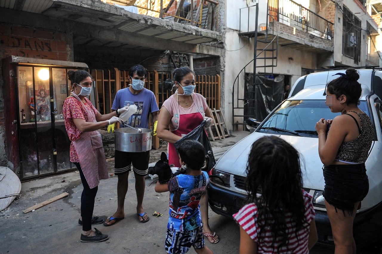 3,8 millones de niños y niñas son "pobres monetarios" y "no monetarios".