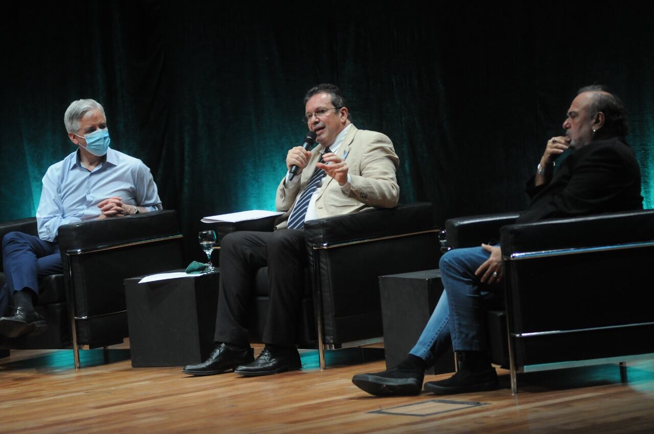 García Linera, Bauer y Jorge Alemán en la inauguración de Proyecto Ballena.