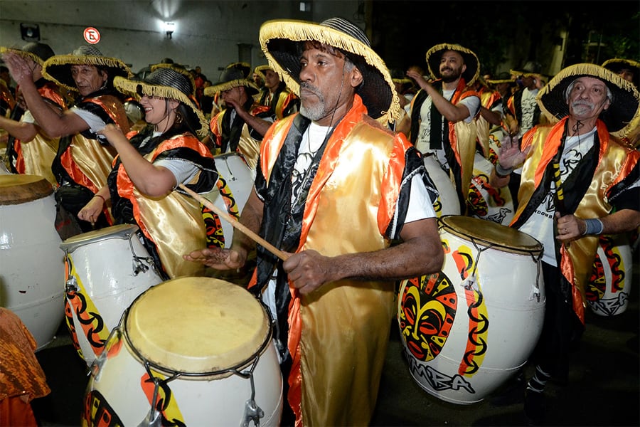 Candombe afrouruguayo: palo y cueros. Imagen: Nicolás Parodi