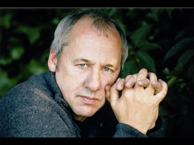 Mark Knopfler nació el 12 de agosto de 1949.