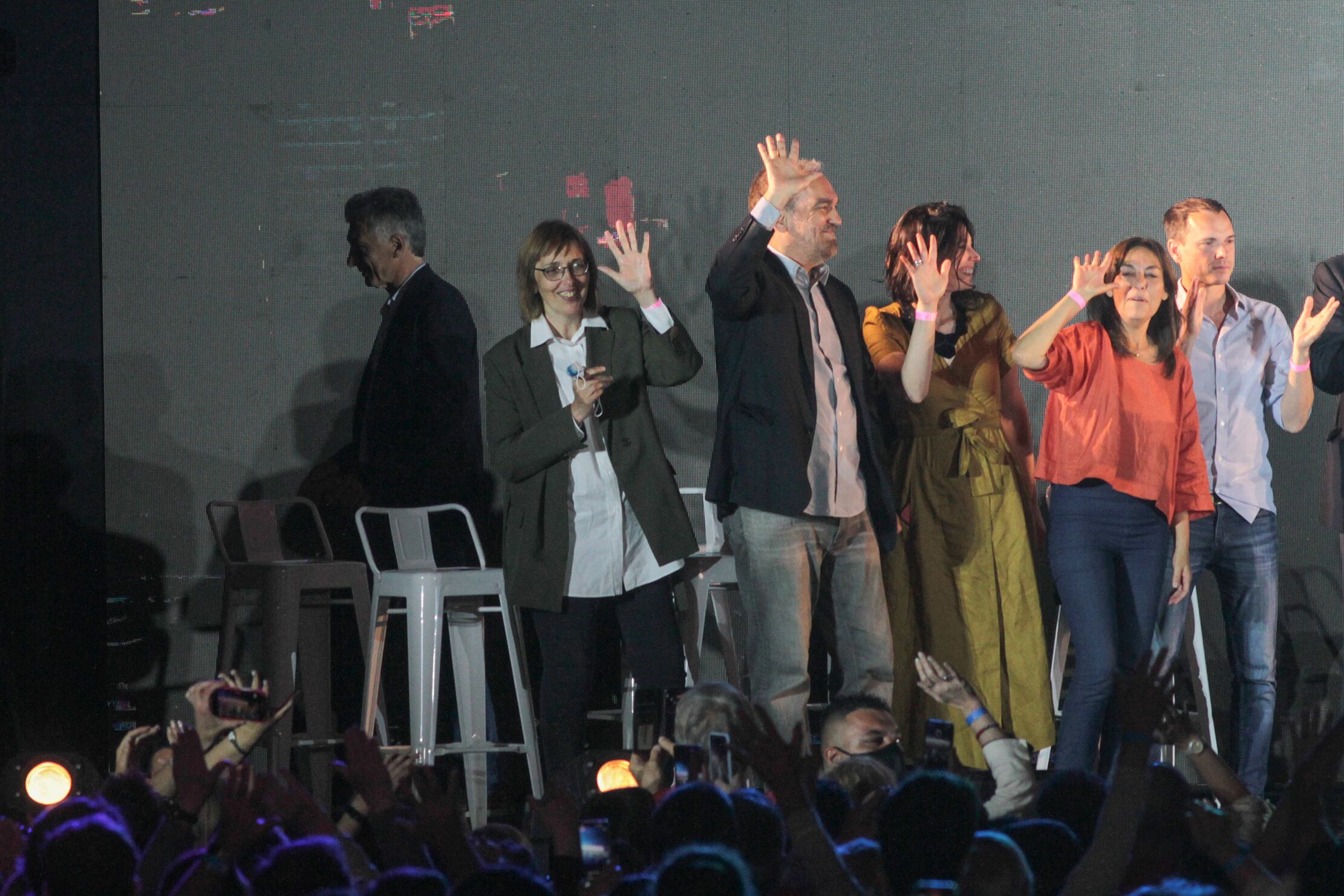 Macri deja solitariamente el escenario que ocupan los demás referentes de JxC, el domingo de las últimas elecciones.