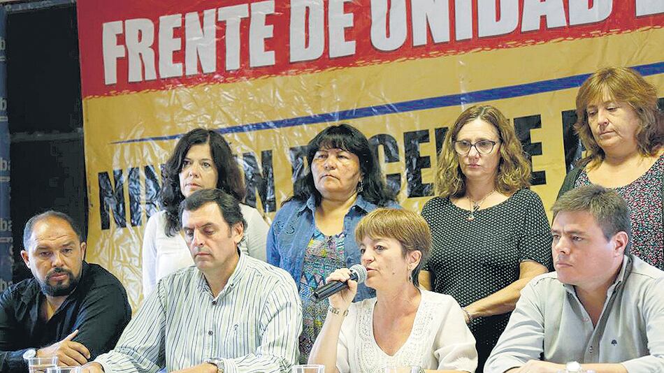 Los gremios docentes de Suteba, FEB, Amet, Sadop, Udocba y UDA, ayer, en conferencia de prensa.