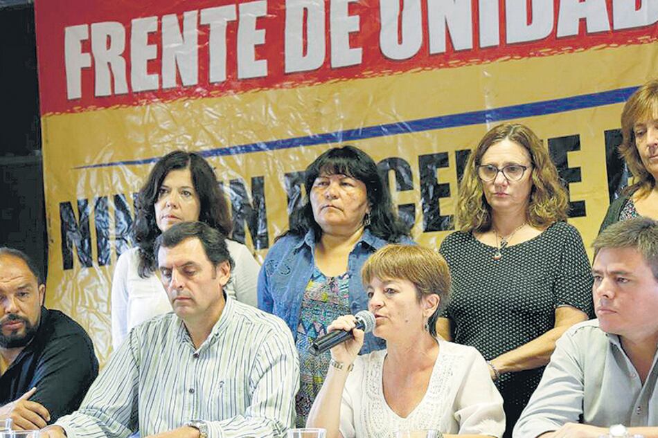 Los gremios docentes de Suteba, FEB, Amet, Sadop, Udocba y UDA, ayer, en conferencia de prensa.