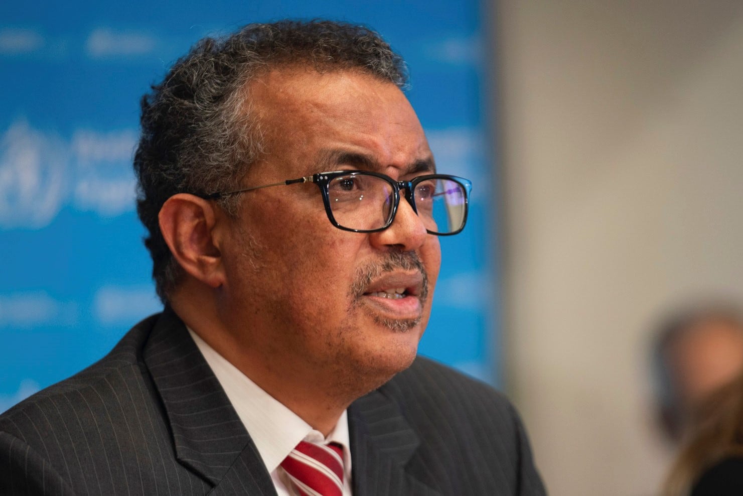 La OMS mantiene el alerta máxima por la pandemia de covid-19. Imagen: NA.