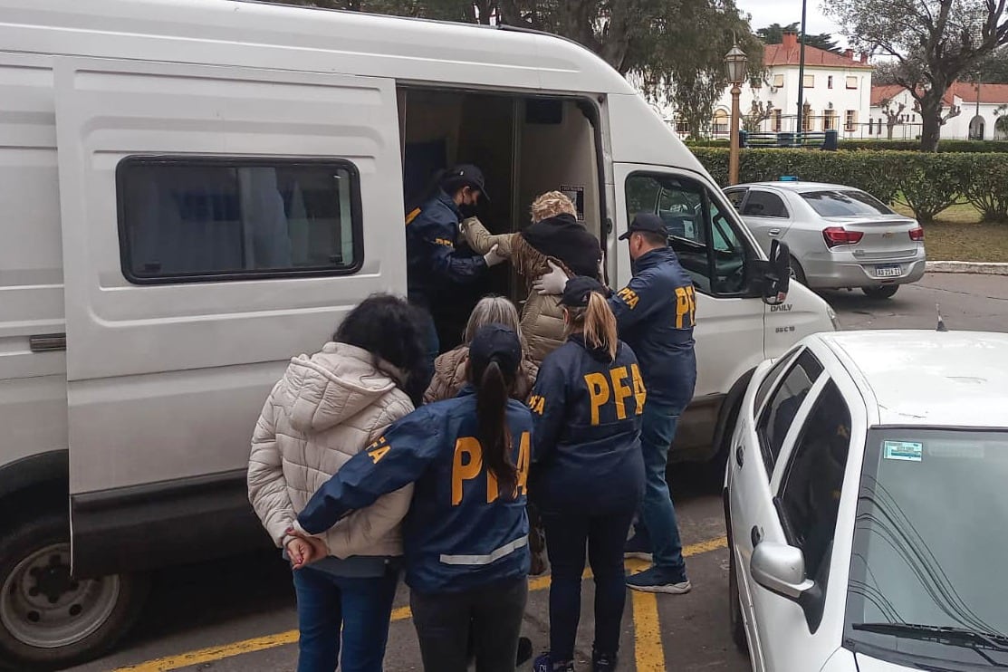 Hay 19 detenidos en el país en esta causa.