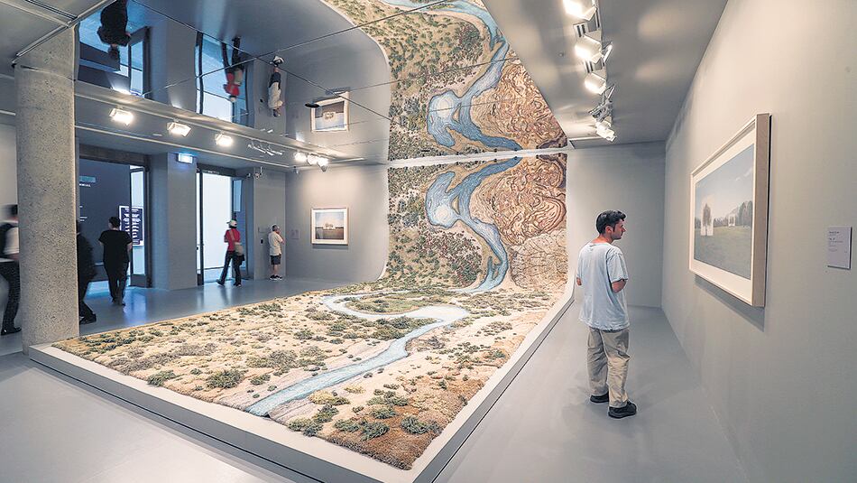 La alfombra tiene 10 metros de largo por casi 3,5 de ancho.