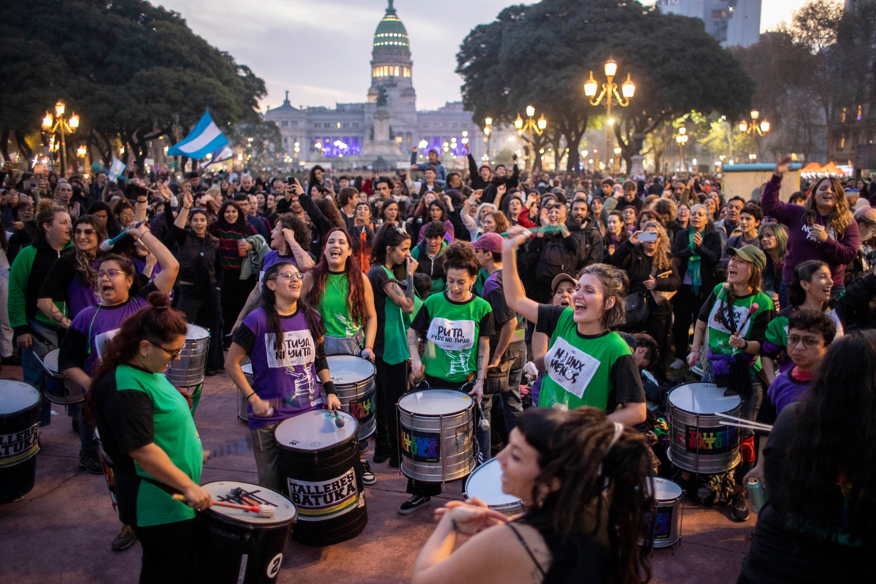 Los feminismos coparon los alrededores del Congreso.