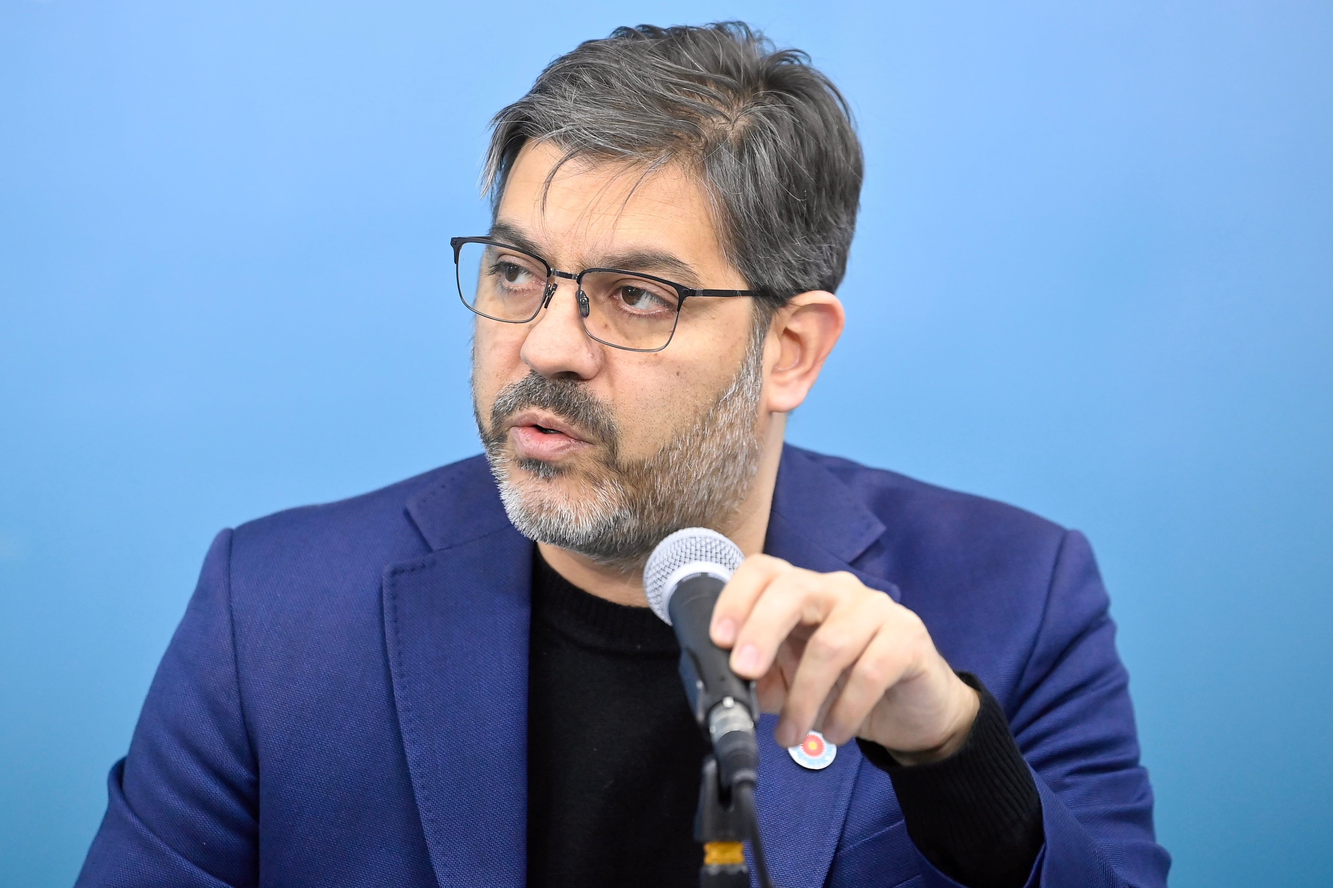 Carlos Bianco encabezó la conferencia de prensa en La Plata.