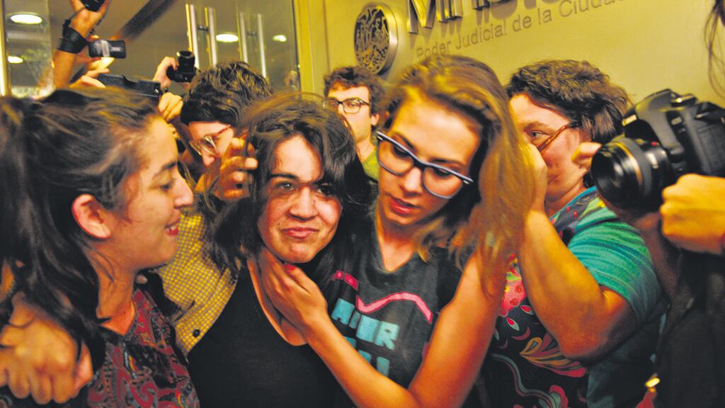 Las seis activistas permanecieron privadas de su libertad por más de 12 horas en la comisaría 9ª.