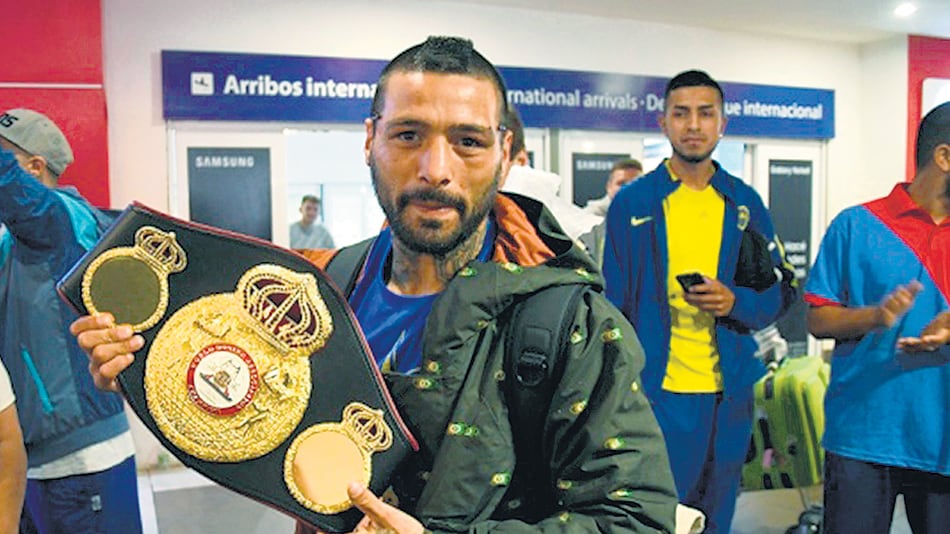 Matthysse con el cinturón de campeón mundial de los welters de la AMB.