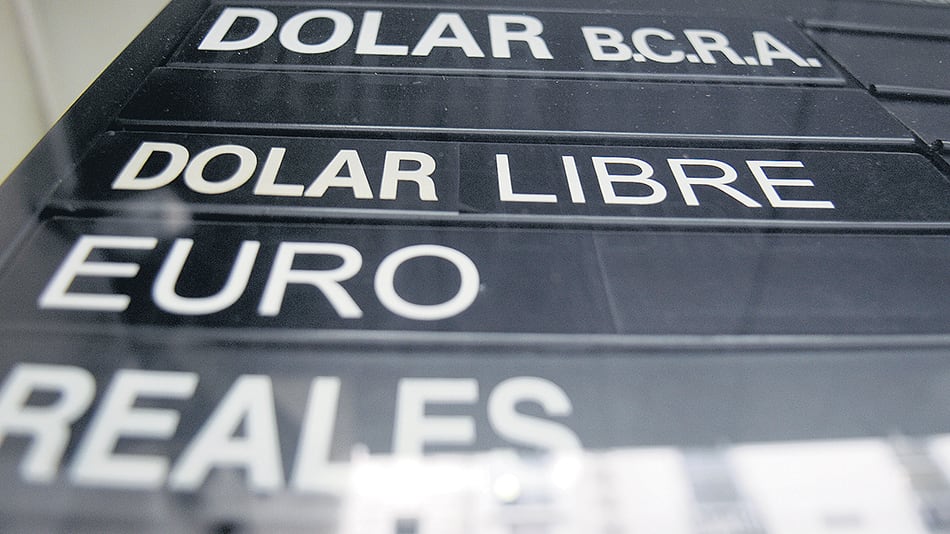 El dólar mayorista subió 15 centavos antes de la licitación de hoy.