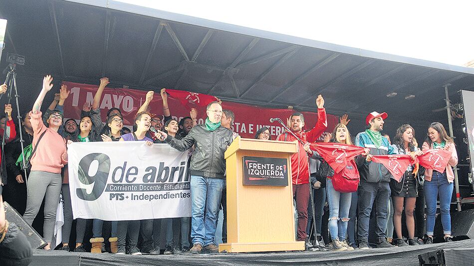 El FIT marchó a Plaza de Mayo; Izquierda al Frente, al Congreso.