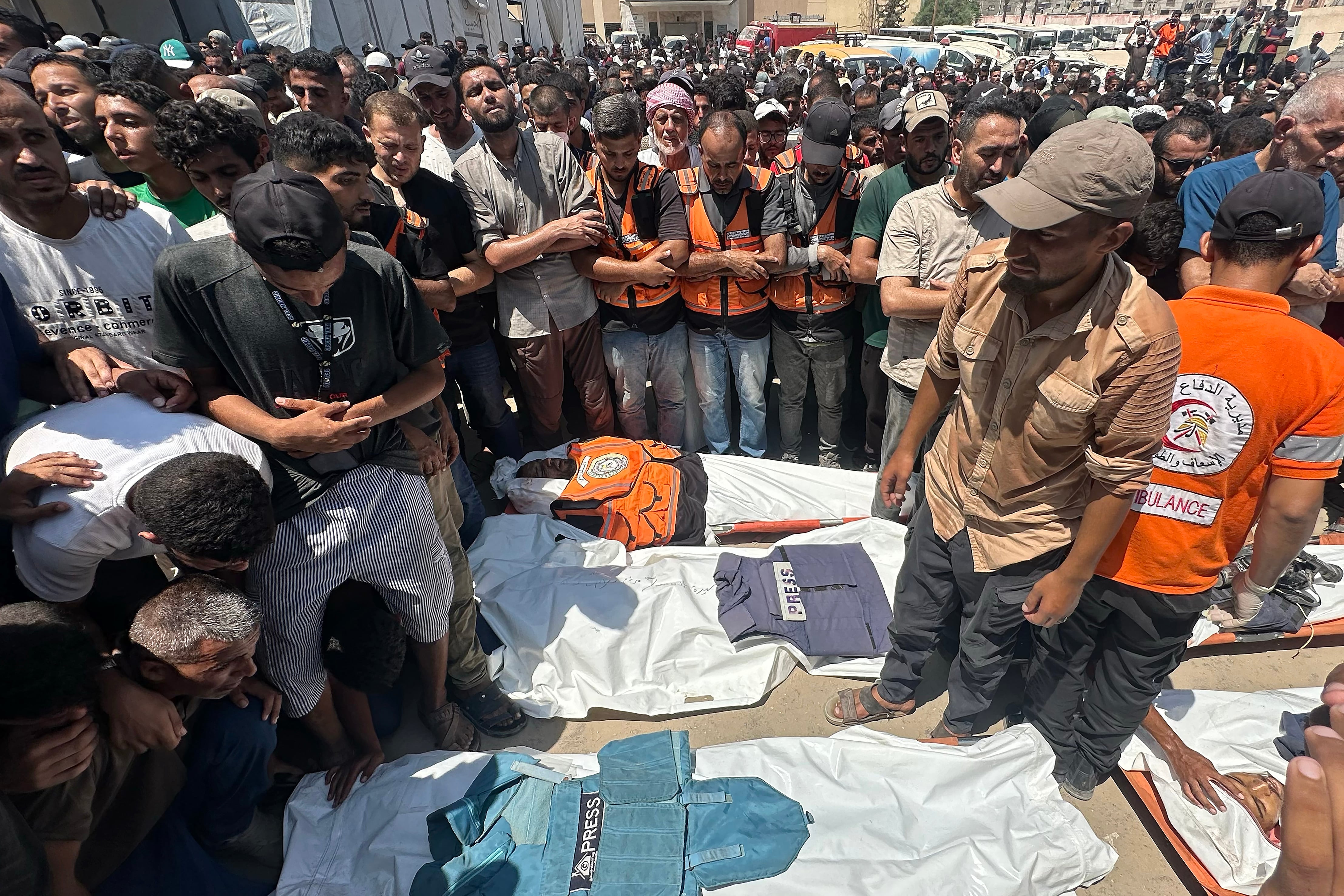 Antes de este ataque, Reporteros sin Fronteras ya había denunciado cerca de 200 muertes de periodistas desde el inicio del conflicto