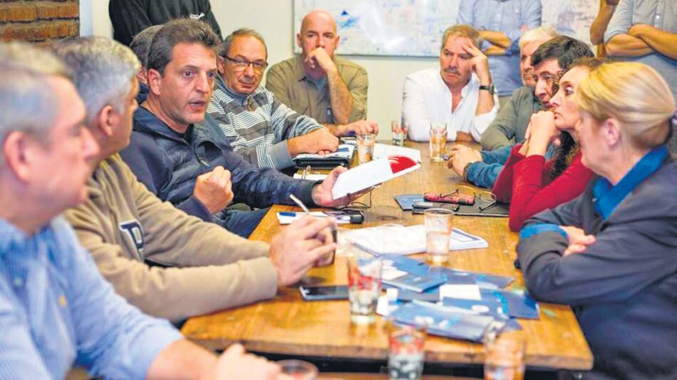 Los referentes del FR y del GEN no hablaron con los medios, para evitar preguntas incómodas.