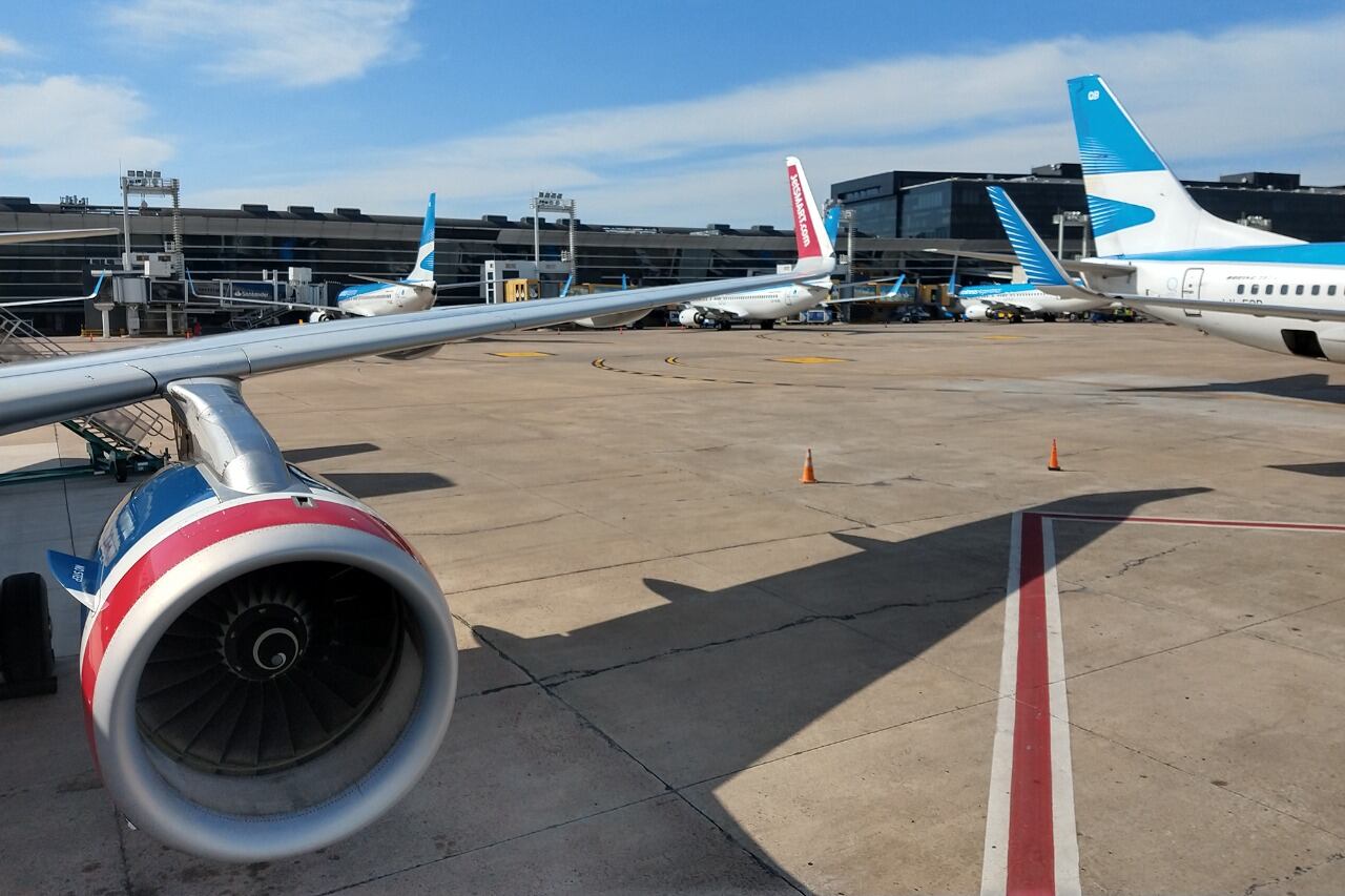 La Administración Nacional de Aviación Civil (ANAC) autorizó a cuatro nuevas empresas a realizar vuelos de cabotaje e internacionales para transportar pasajeros, carga y correo.  