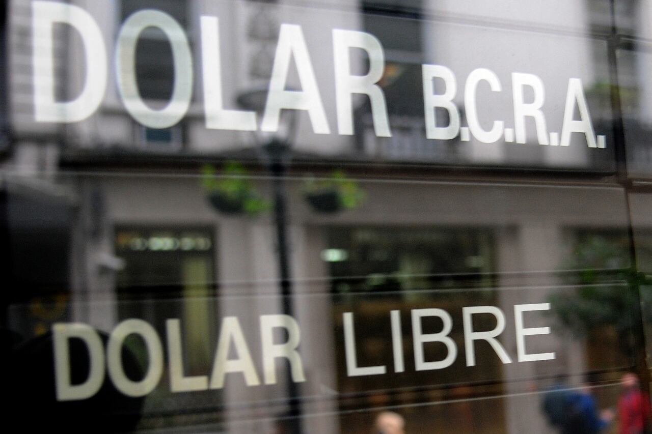 El dólar contado con liqui cerró a 238 pesos.