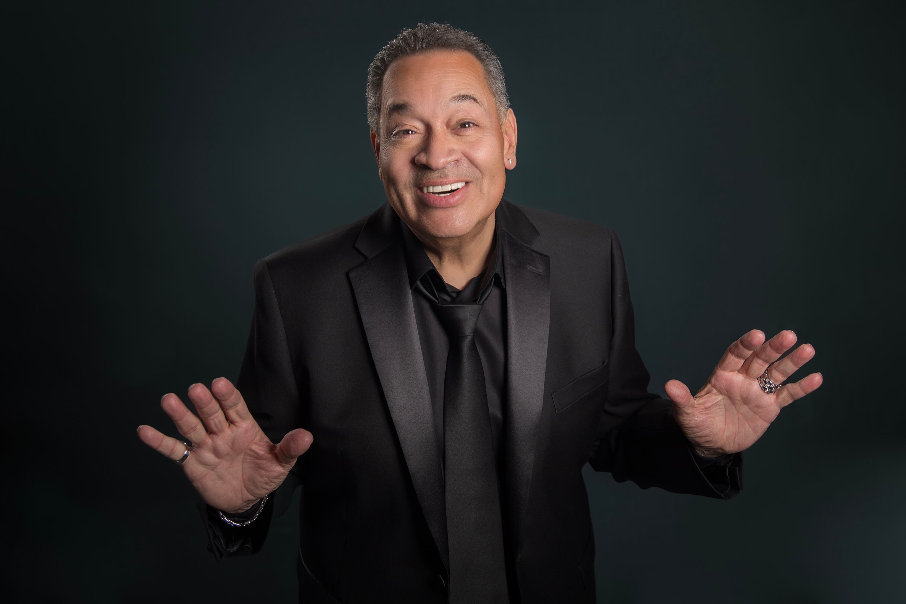 A los 67 años, Tito Nieves planea grabar varias canciones con invitados.