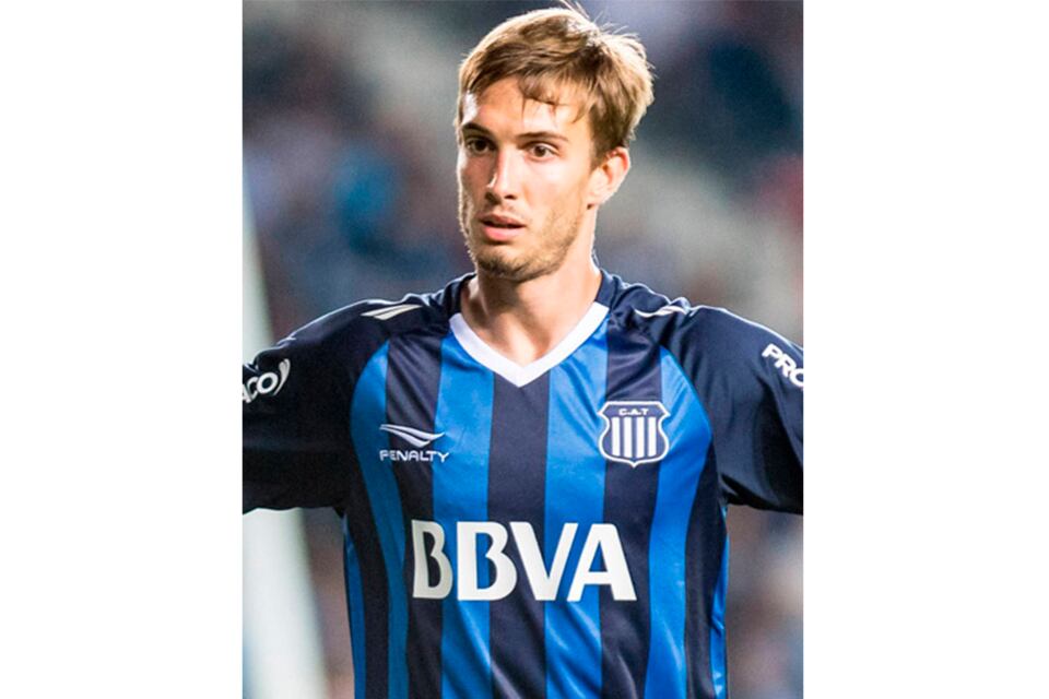 El defensor Juan Cruz Komar.