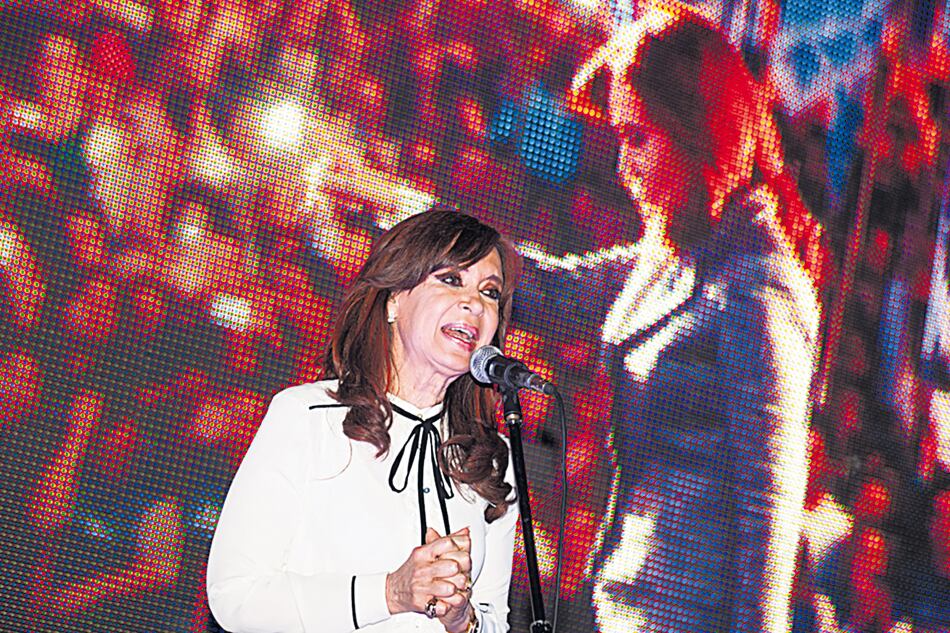 “Me hubiera gustado encontrar el nombre de más ‘opositores’ que preocuparan al establishment”, dijo CFK.