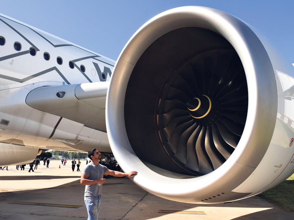 Cinco empresas aerocomerciales aspiran, subsidios mediante, a operar rutas que hoy atiende Aerolíneas.