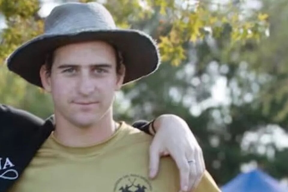 Horas después del hecho, Cruz Novillo Astrada se presentó junto a sus padres en la comisaría de la jurisdicción del lugar .