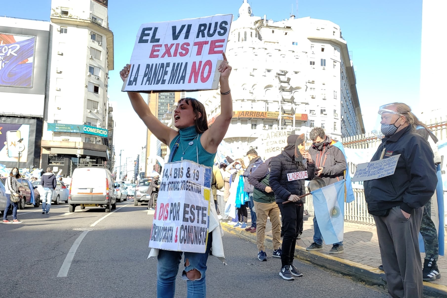 Marcha anticuarentena en el Obelisco. Foto: Leandro Teysseire.