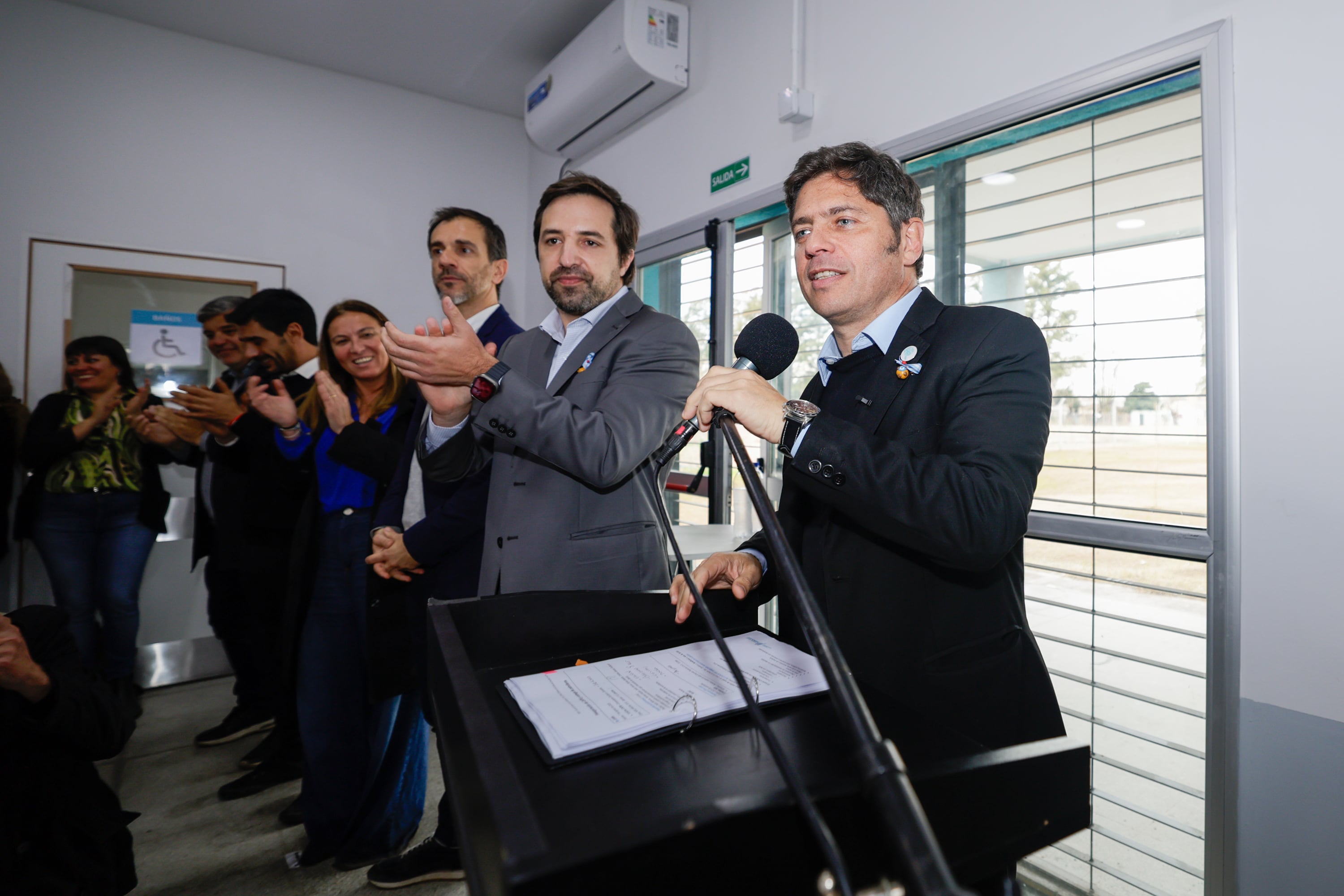 Kicillof y Kreplak en Junín, con Petrecca de fondo. 