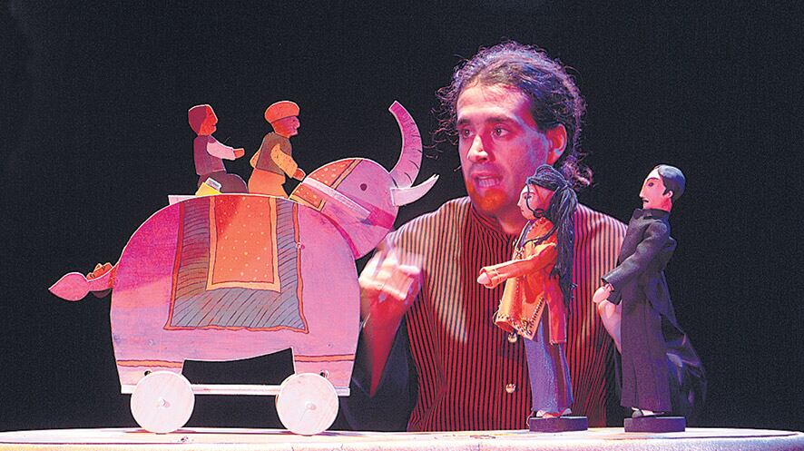 Fernán Cardama hace pie en lo sutil, con el juego y, sobre todo, los juguetes ganando la escena.