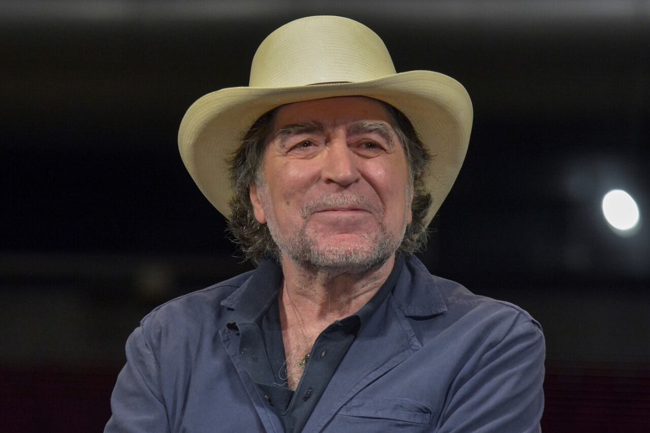 En 1949 nace Joaquín Sabina. Uno de los cantautores españoles más populares. Su fama cruzó fronteras y es un habitué de la Argentina.