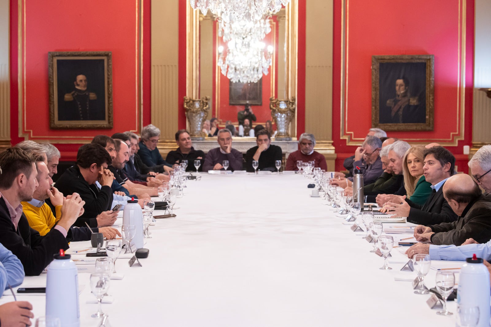 Más de 40 intendentes encabezaron el encuentro en la Casa de Gobierno.