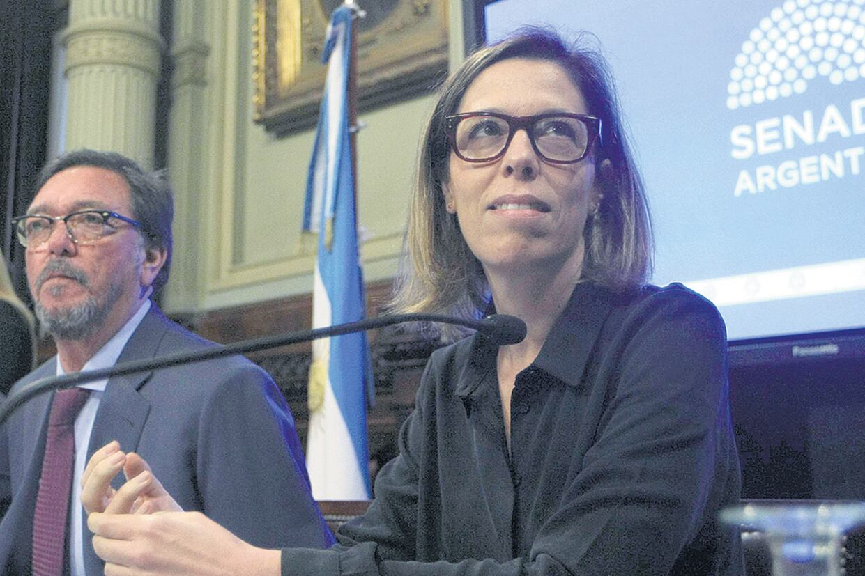 A la titular de la OA, Laura Alonso, le cuesta ver episodios de corrupción en el Gobierno.