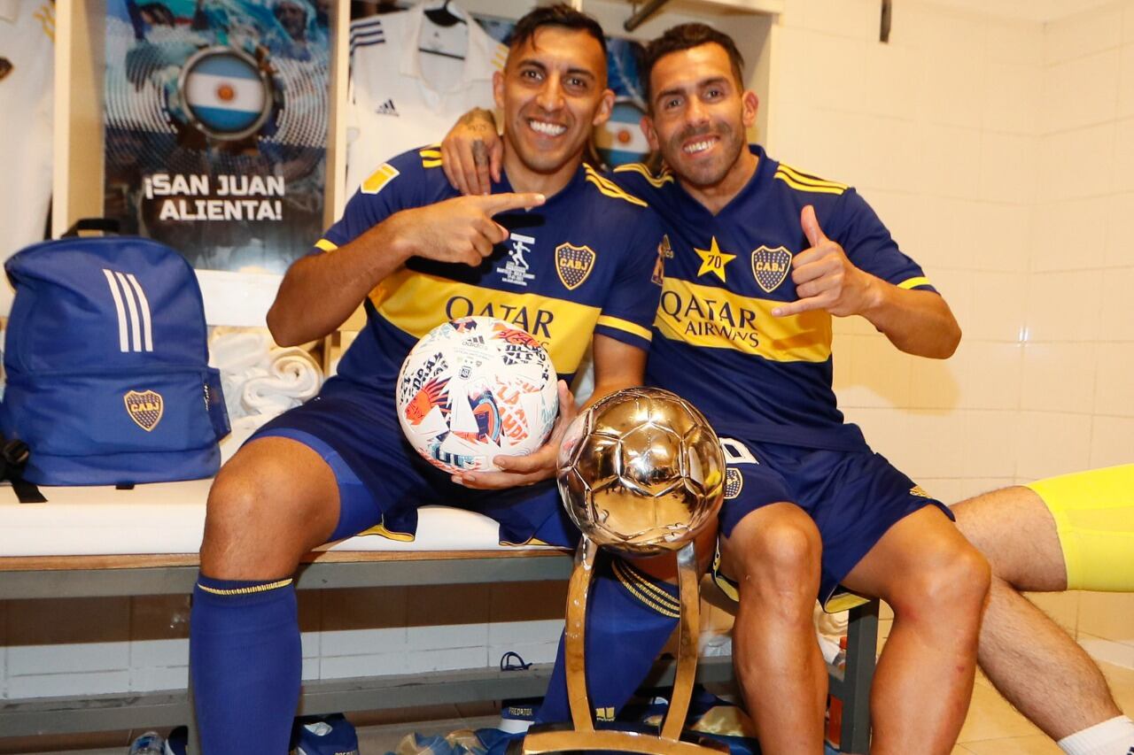 Wanchope Ábila celebró el título con su amigo Carlos Tevez