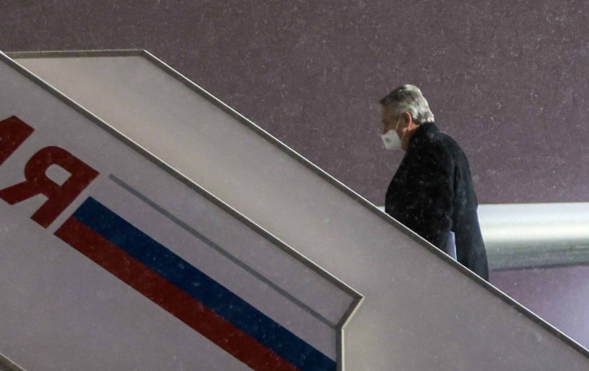 Alberto Fernández en el momento de empezar su viaje a Rusia y China.